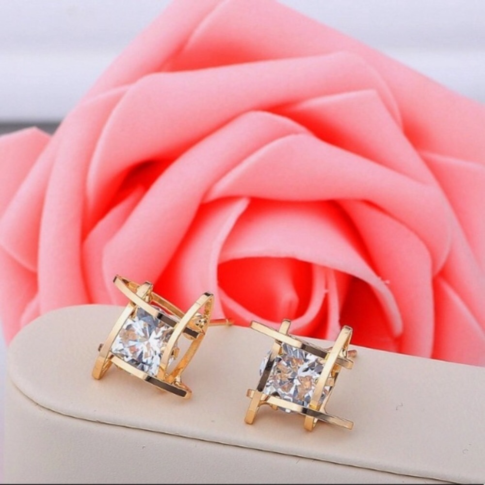 New”Gold Tone 3D Caged Diamond Stud Earrings - Picture 4 of 6